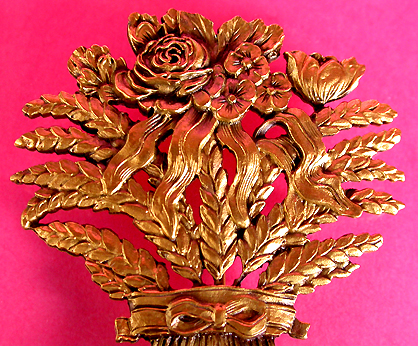 a beautiful vintage costume jewelry brooch unsigned
