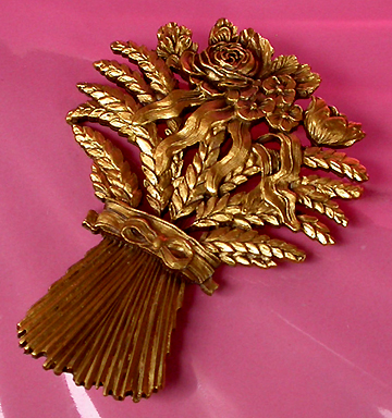 a beautiful vintage costume jewelry brooch unsigned
