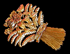 a beautiful vintage costume jewelry brooch unsigned