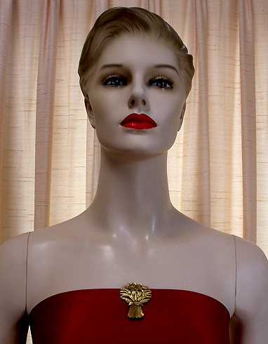 a beautiful vintage costume jewelry brooch unsigned