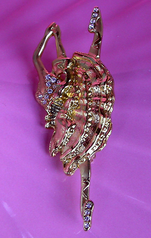 a beautiful vintage costume jewelry brooch unsigned