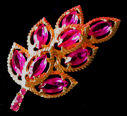 a beautiful vintage costume jewelry brooch unsigned