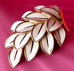 a beautiful vintage costume jewelry brooch unsigned