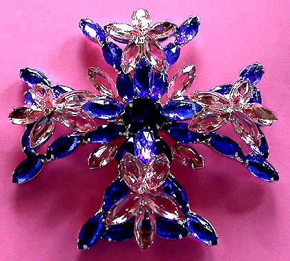 a beautiful vintage costume jewelry brooch unsigned
