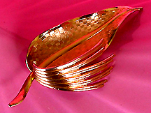 a beautiful vintage costume jewelry Brooch unsigned