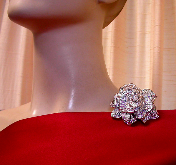 a beautiful vintage costume jewelry brooch unsigned