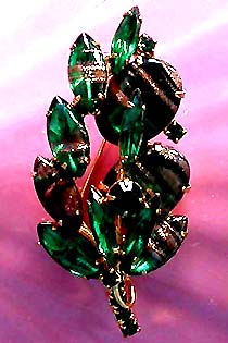 a beautiful vintage costume jewelry brooch unsigned