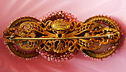 a beautiful vintage costume jewelry Brooch unsigned