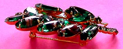 a beautiful vintage costume jewelry brooch unsigned