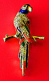 a beautiful vintage costume jewelry Brooch unsigned