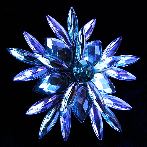 a beautiful vintage costume jewelry brooch unsigned