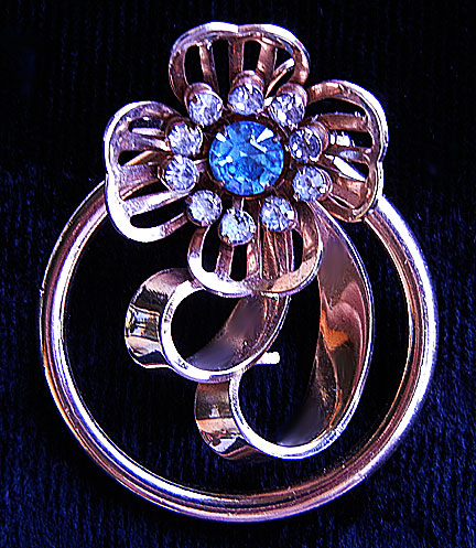 a beautiful vintage costume jewelry brooch unsigned