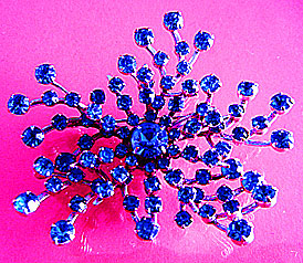a beautiful vintage costume jewelry Brooch unsigned