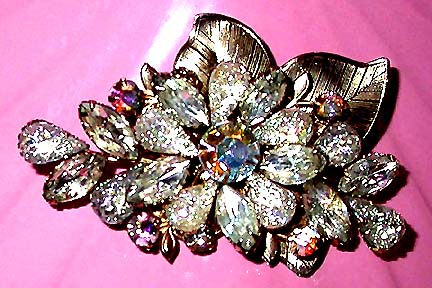 a beautiful vintage costume jewelry brooch unsigned