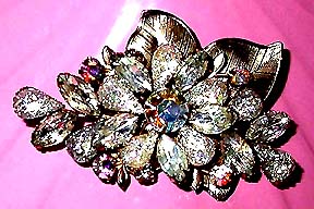 a beautiful vintage costume jewelry Judy Lee Brooch unsigned