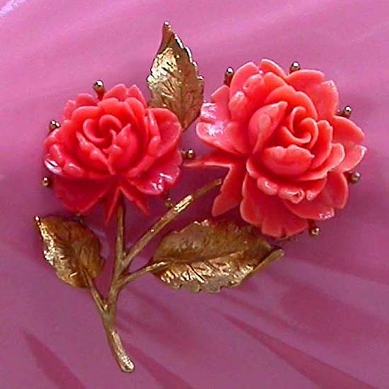 a beautiful vintage costume jewelry bakelite brooch unsigned