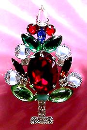 a beautiful vintage costume jewelry Brooch unsigned