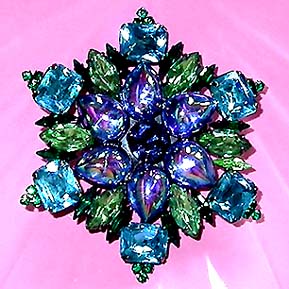 a beautiful vintage costume jewelry brooch unsigned