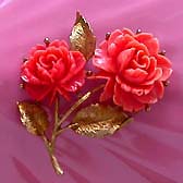 a beautiful vintage costume jewelry Brooch unsigned