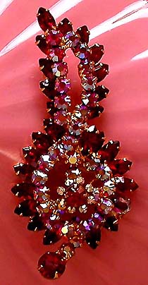 a beautiful vintage costume jewelry brooch unsigned