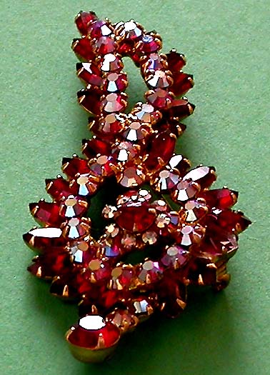 a beautiful vintage costume jewelry brooch unsigned