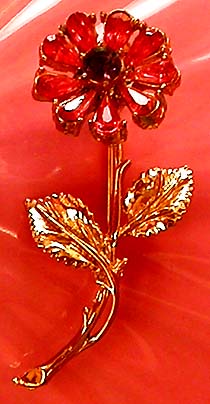 a beautiful vintage costume jewelry brooch unsigned
