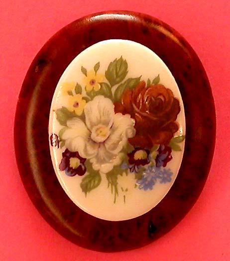 a beautiful vintage costume jewelry brooch unsigned