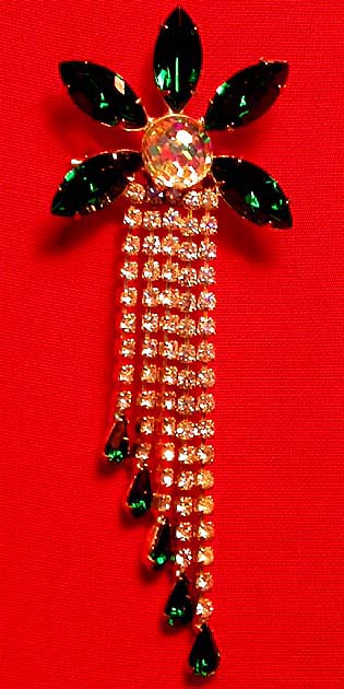 a beautiful vintage costume jewelry brooch unsigned