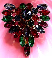 a beautiful vintage costume jewelry Brooch unsigned