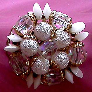 a beautiful vintage costume jewelry brooch unsigned