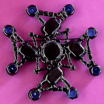a beautiful vintage costume jewelry brooch unsigned