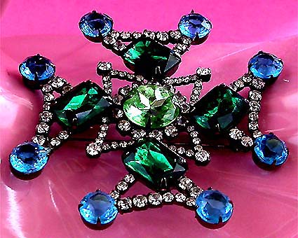 a beautiful vintage costume jewelry brooch unsigned