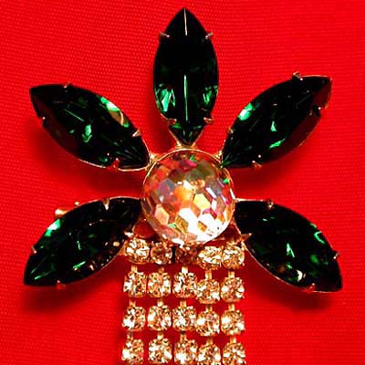 a beautiful vintage costume jewelry brooch unsigned