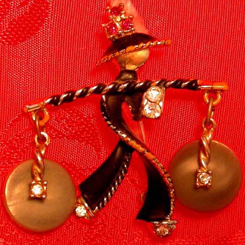 a beautiful vintage costume jewelry brooch unsigned
