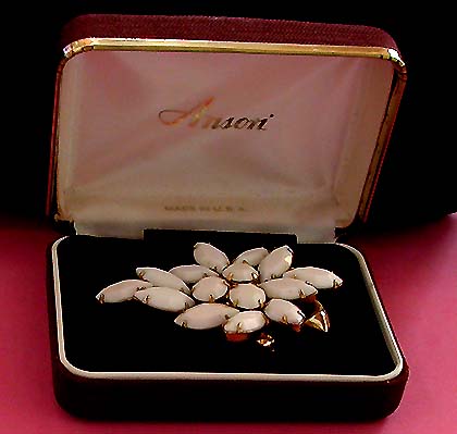 a beautiful vintage costume jewelry brooch unsigned