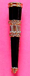 a beautiful vintage costume jewelry Brooch unsigned