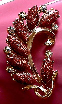 a beautiful vintage costume jewelry brooch unsigned