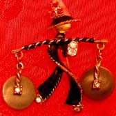 a beautiful vintage costume jewelry Brooch unsigned