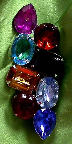 a beautiful vintage costume jewelry brooch unsigned