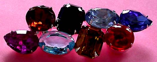 a beautiful vintage costume jewelry brooch unsigned