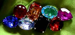 a beautiful vintage costume jewelry Brooch unsigned