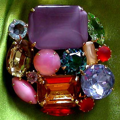 a beautiful vintage costume jewelry brooch unsigned