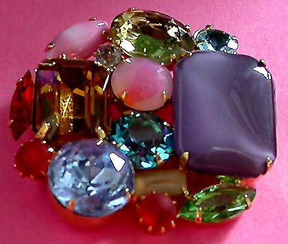 a beautiful vintage costume jewelry brooch unsigned