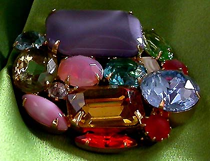 a beautiful vintage costume jewelry brooch unsigned