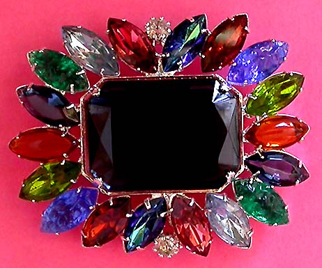 a beautiful vintage costume jewelry brooch unsigned