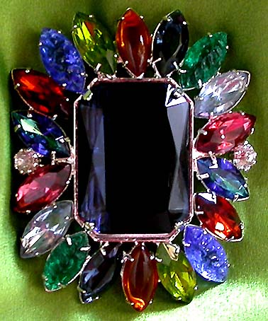 a beautiful vintage costume jewelry brooch unsigned