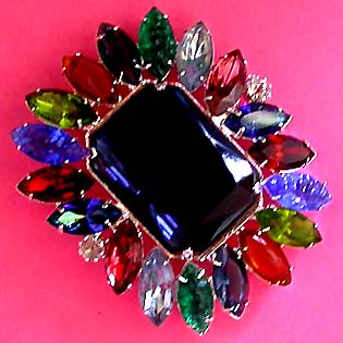 a beautiful vintage costume jewelry brooch unsigned
