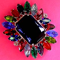 a beautiful vintage costume jewelry Brooch unsigned