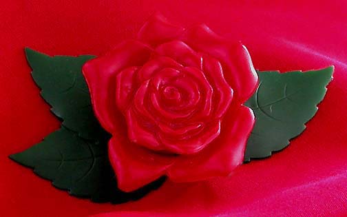 a beautiful vintage costume jewelry brooch unsigned