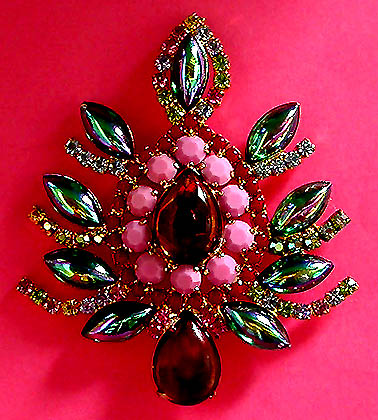 a beautiful vintage costume jewelry brooch unsigned